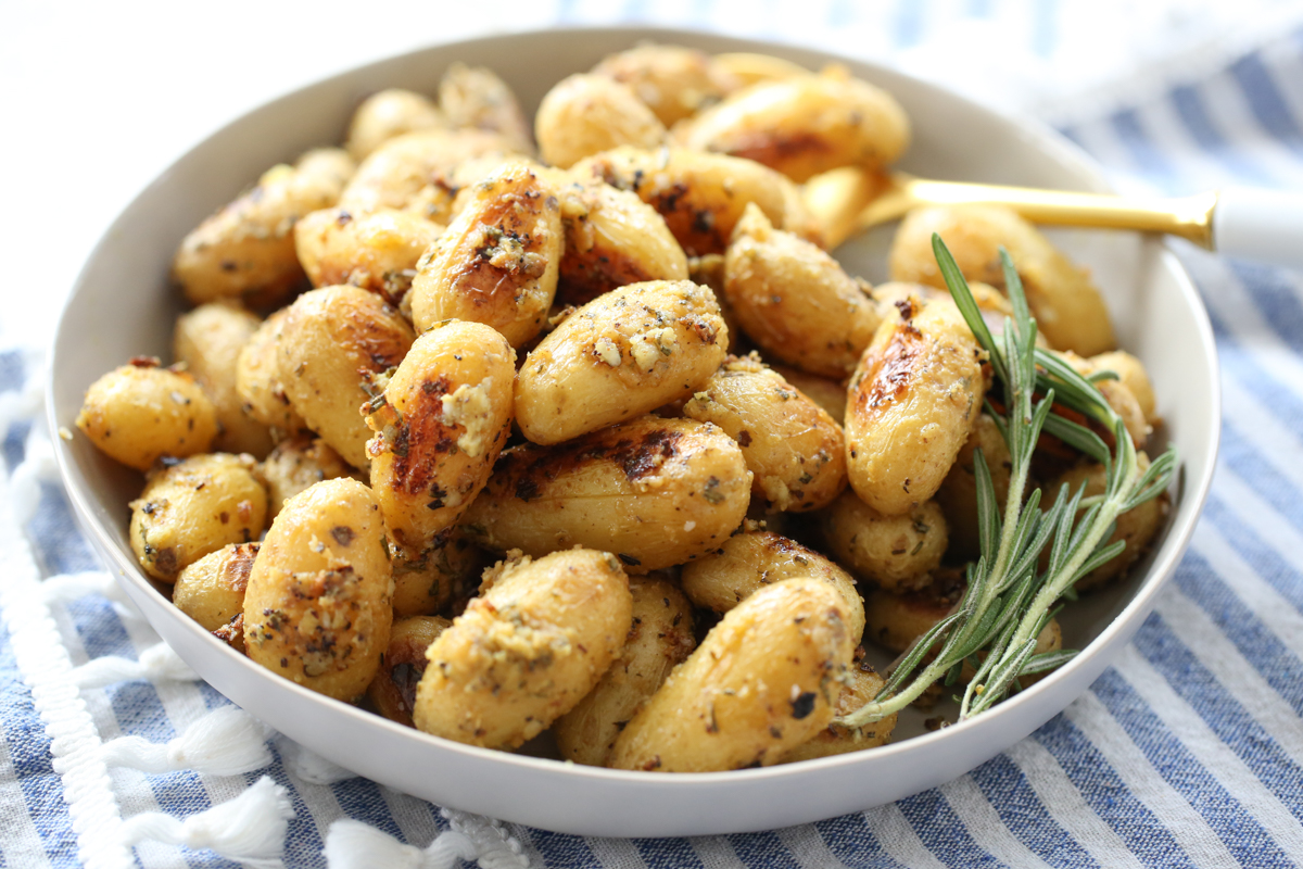 Garlic-Rosemary Roasted Youngster Potatoes – Our Most interesting Bites